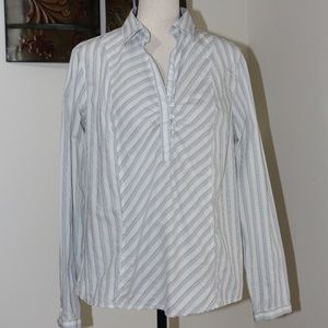 United Colors Of Benetton pull over shirt..........      C6